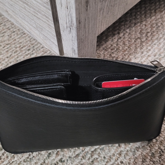 SOLD Neverfull Pouch with Inclusions- Epi Noir - Picture 15 of 16